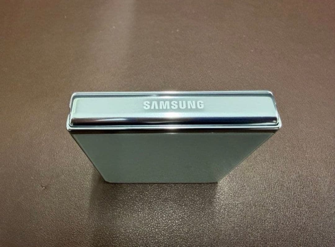 【本日限定値下げ】Galaxy Z Flip5 256GB 国内版 SIMフリー