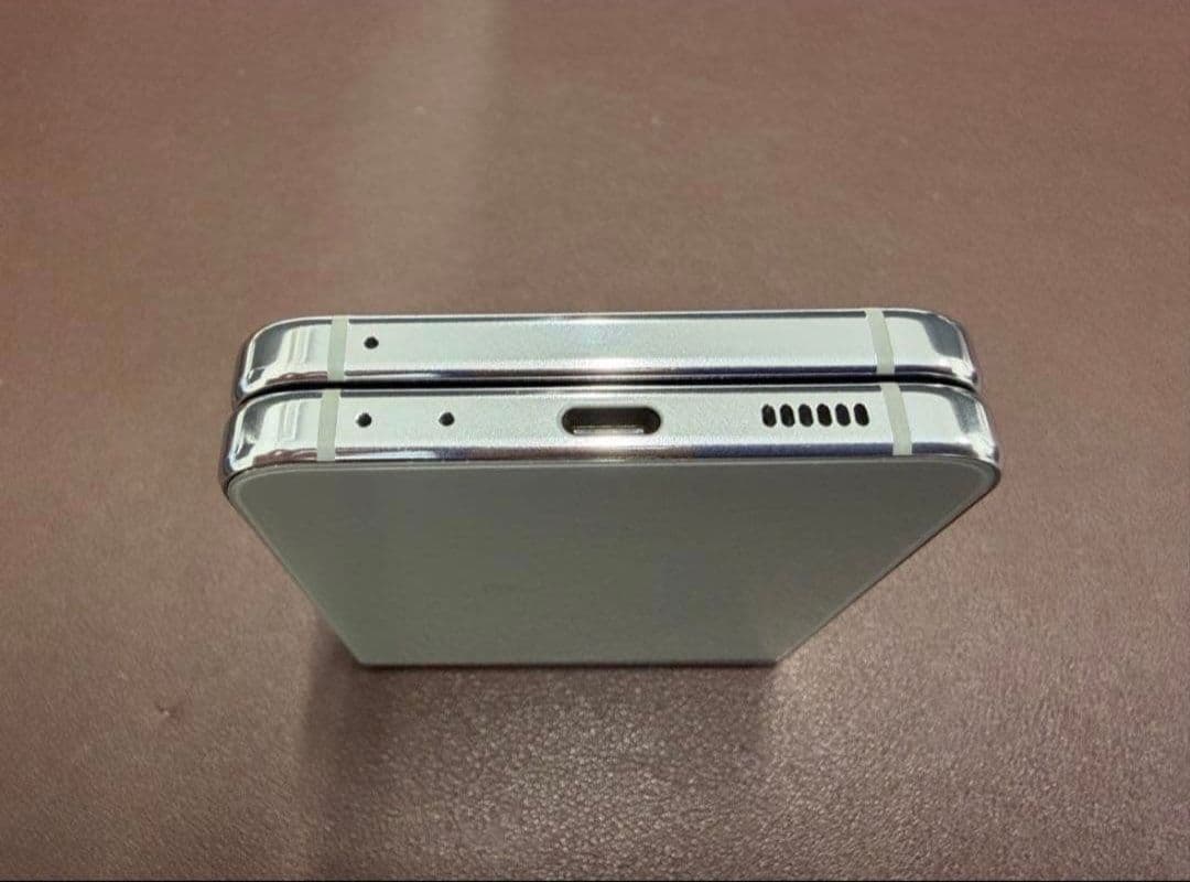 【本日限定値下げ】Galaxy Z Flip5 256GB 国内版 SIMフリー