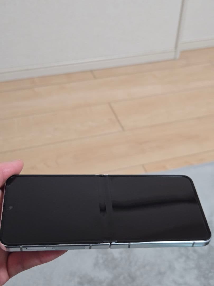 【本日限定値下げ】Galaxy Z Flip5 256GB 国内版 SIMフリー