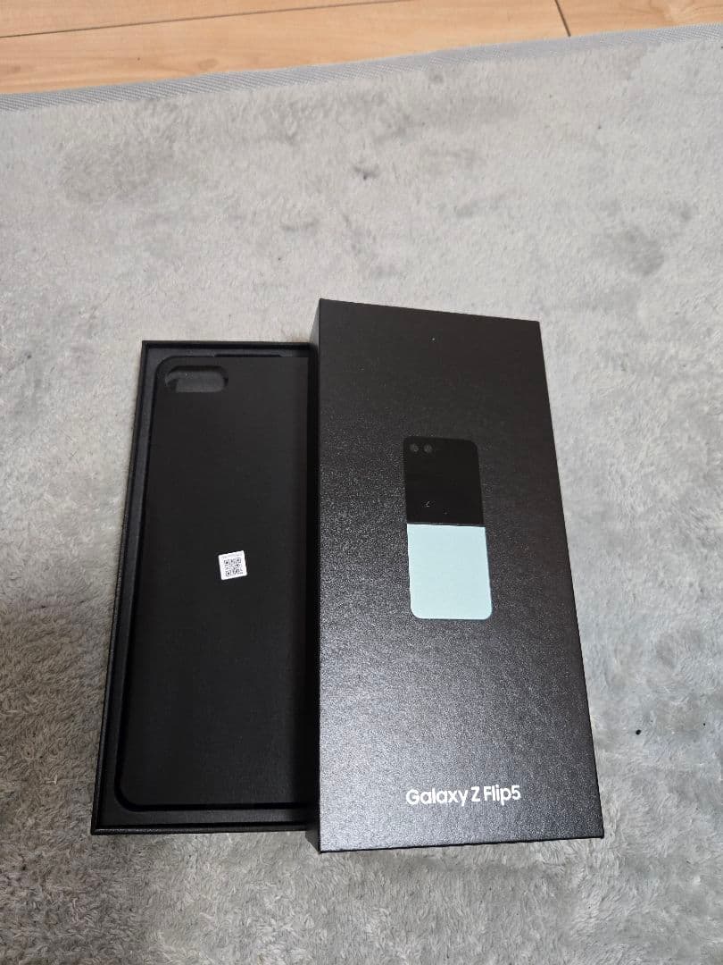 【本日限定値下げ】Galaxy Z Flip5 256GB 国内版 SIMフリー