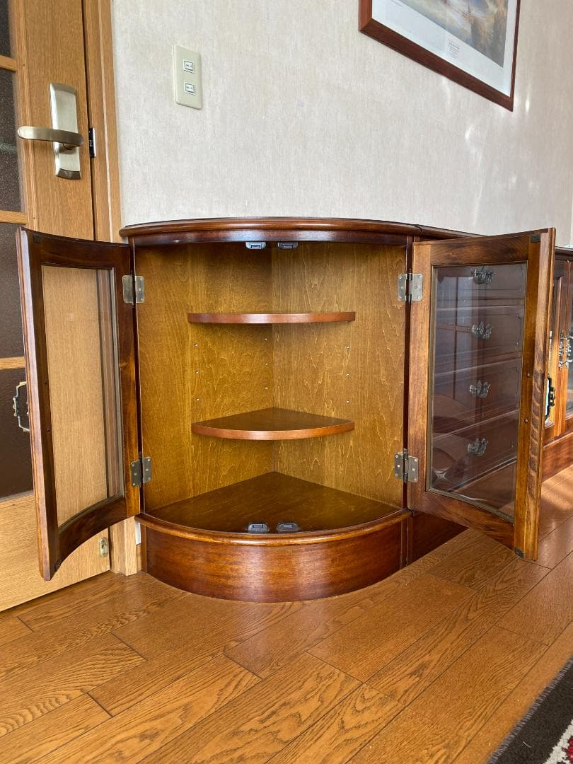 カリモク コロニアル チェスト コーナーキャビネット 飾り棚