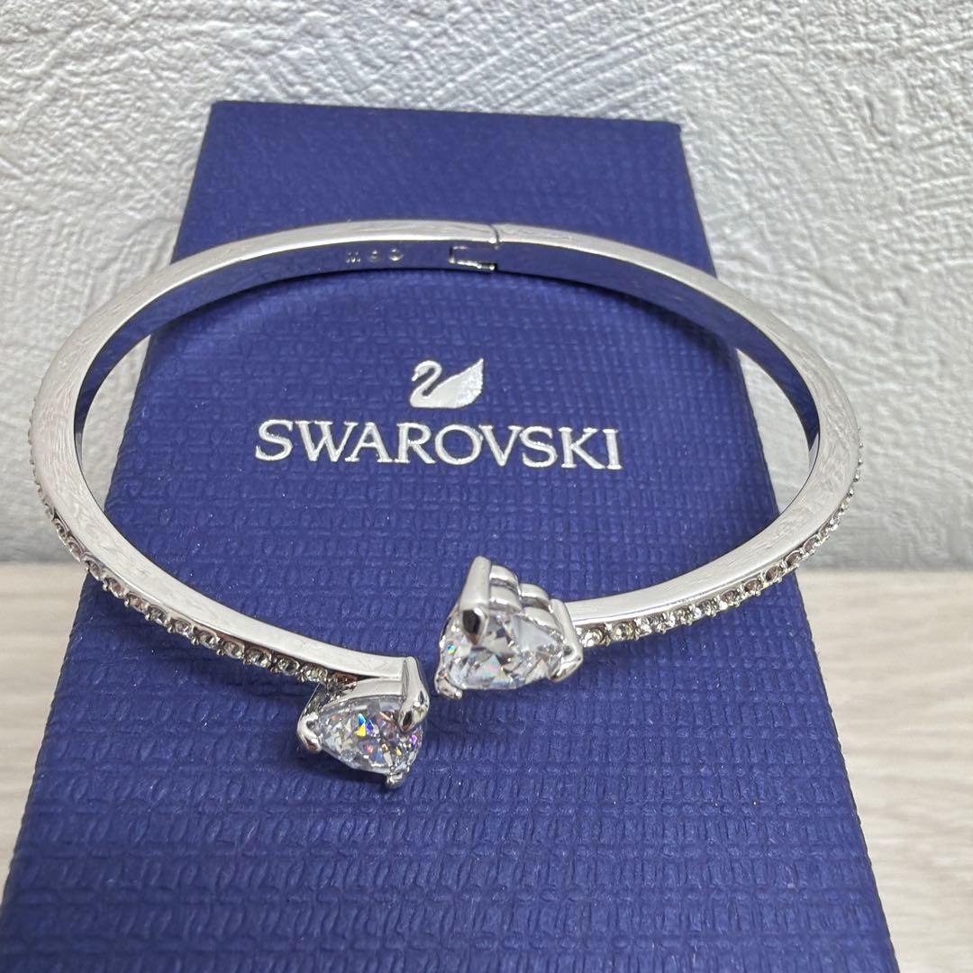 スワロフスキーMesmera Attract バングル シルバー