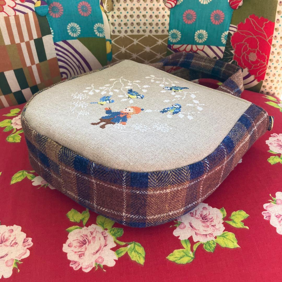 クロスステッチ❤︎ツイード丸底バッグ　ハンドメイド　サモイロフ
