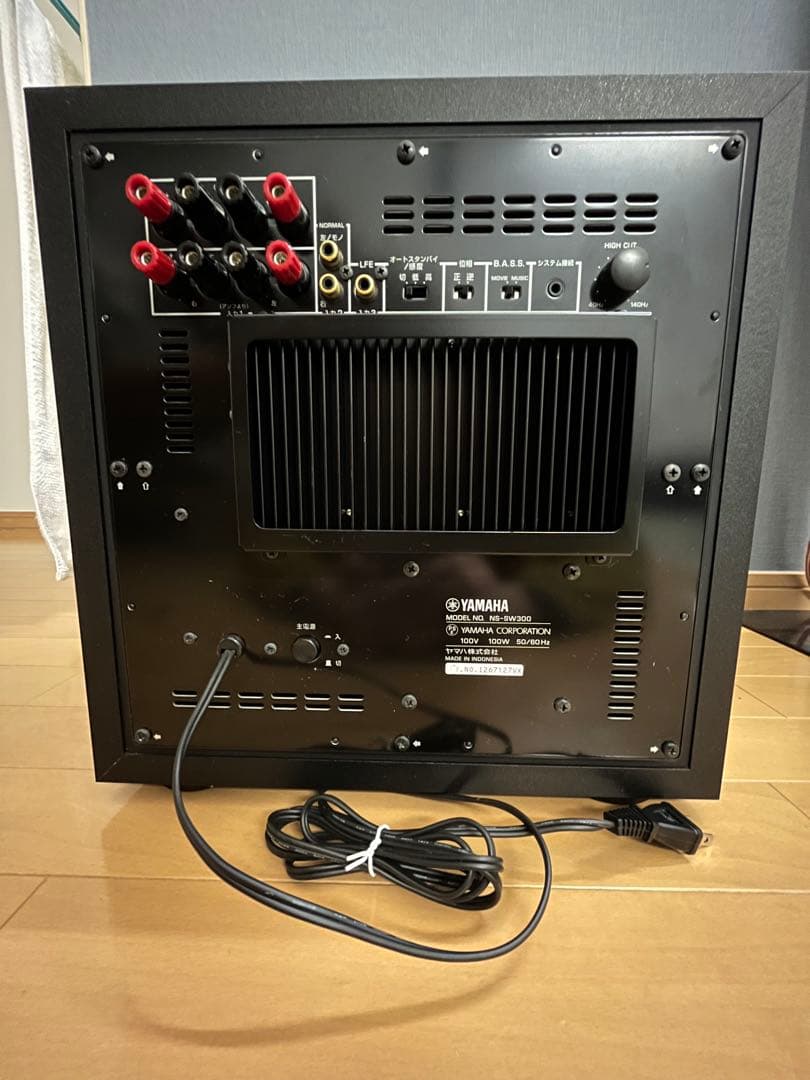 ヤマハ サブウーファー NS-SW300(山田)￼