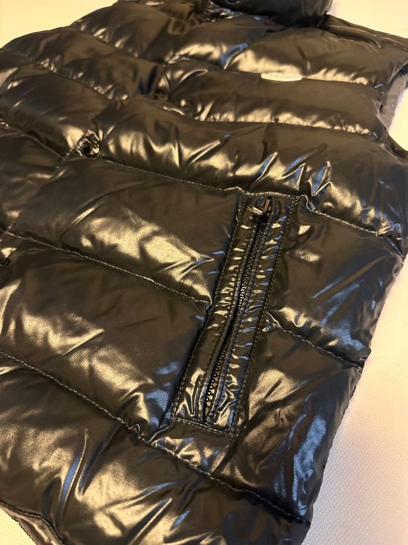 お値下げ中⤵︎モンクレール　ダウンベスト　ワッペン　0 黒