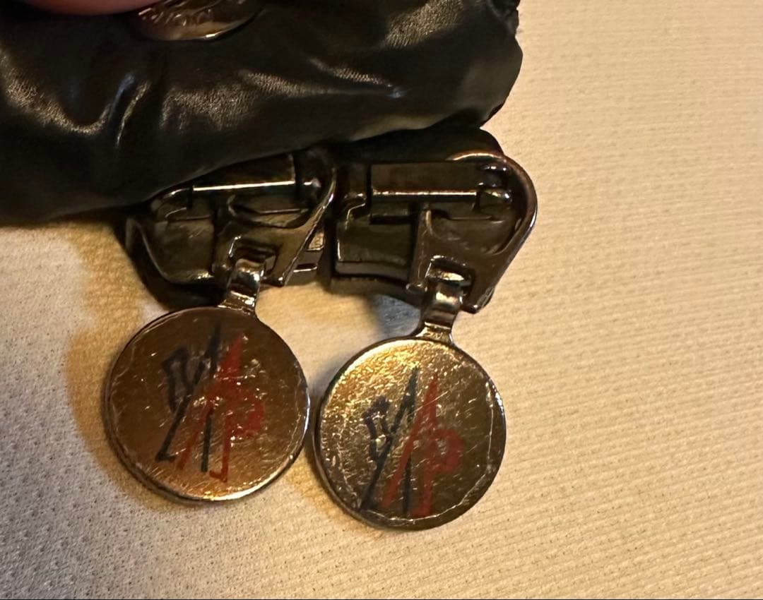 お値下げ中⤵︎モンクレール　ダウンベスト　ワッペン　0 黒