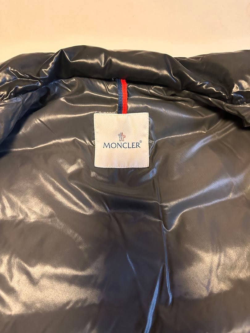 お値下げ中⤵︎モンクレール　ダウンベスト　ワッペン　0 黒