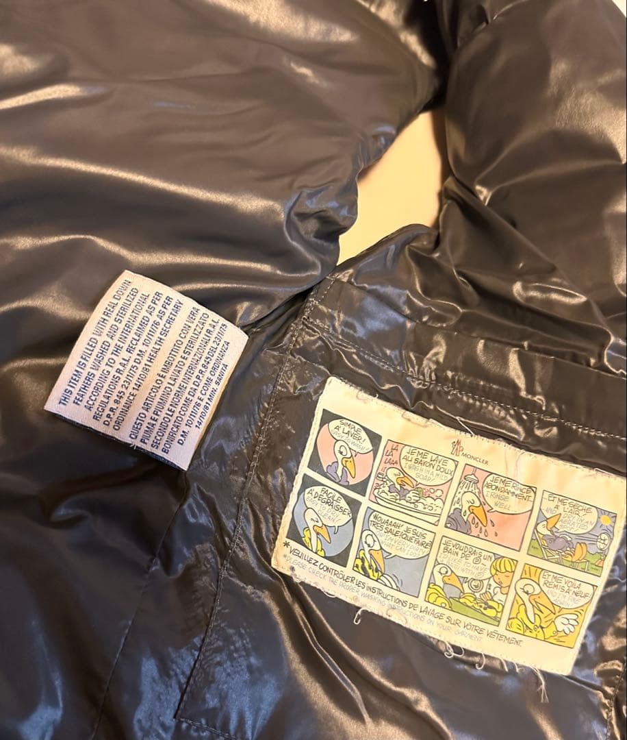 お値下げ中⤵︎モンクレール　ダウンベスト　ワッペン　0 黒