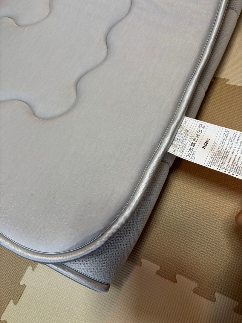 ニトリ　極厚30mmウレタン入り 接触冷感+持続冷感+防汚加工+防音ラグNクール