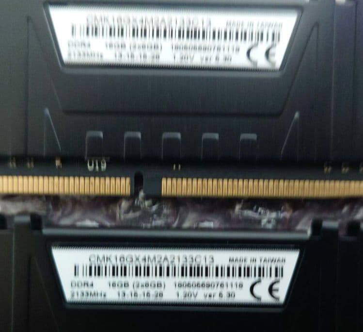 メモリ DDR4 2133 8GB 16枚　(32GBを4セット作れます)