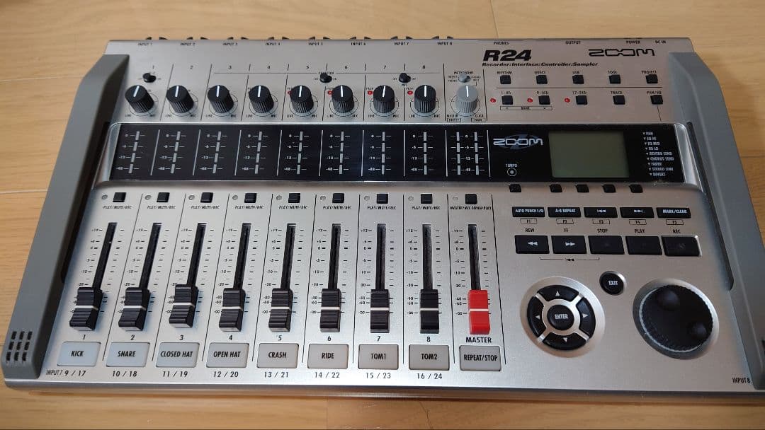 ZOOM ( ズーム ) / R24　マルチトラックレコーダー