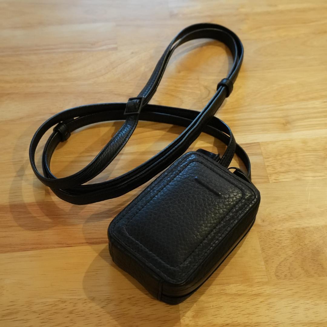 【美品】objcts.io アジャスタブルレザーストラップ一体型 マイクロバッグ