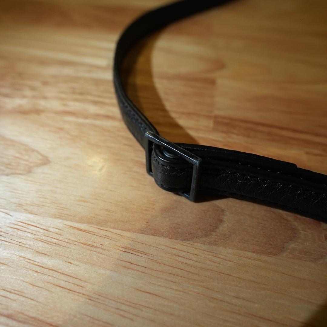 【美品】objcts.io アジャスタブルレザーストラップ一体型 マイクロバッグ