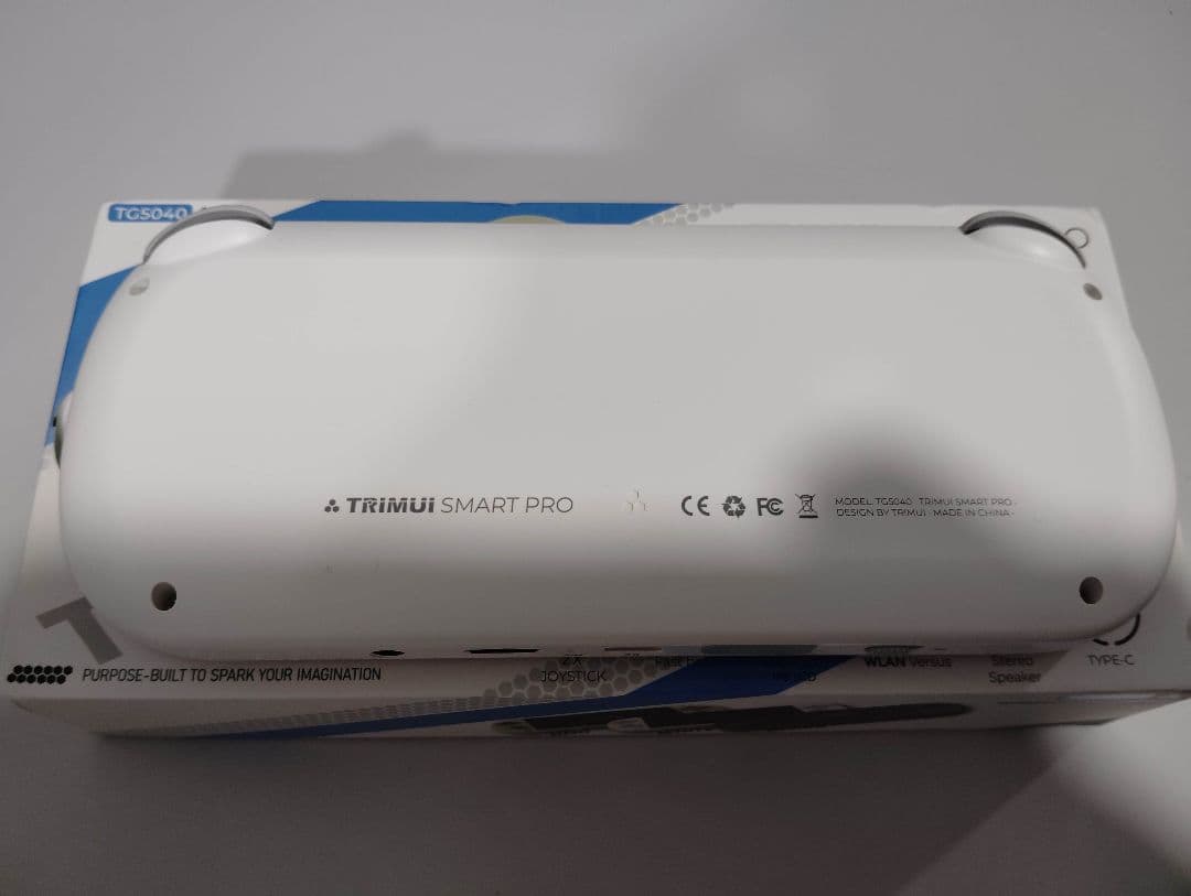 Trimui Smart Pro ゲーム機になります。　超美品です。