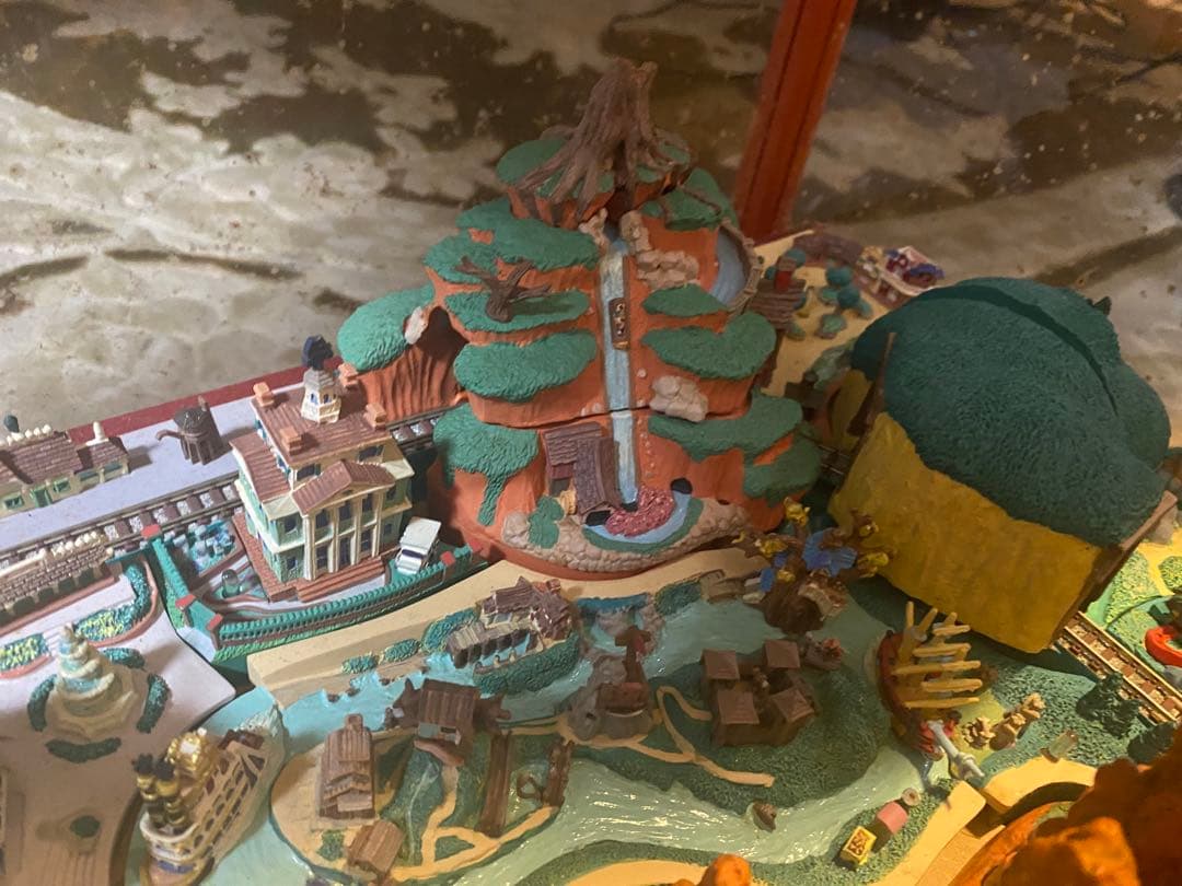 Disneyland ミニチュアモデル　ケース付き