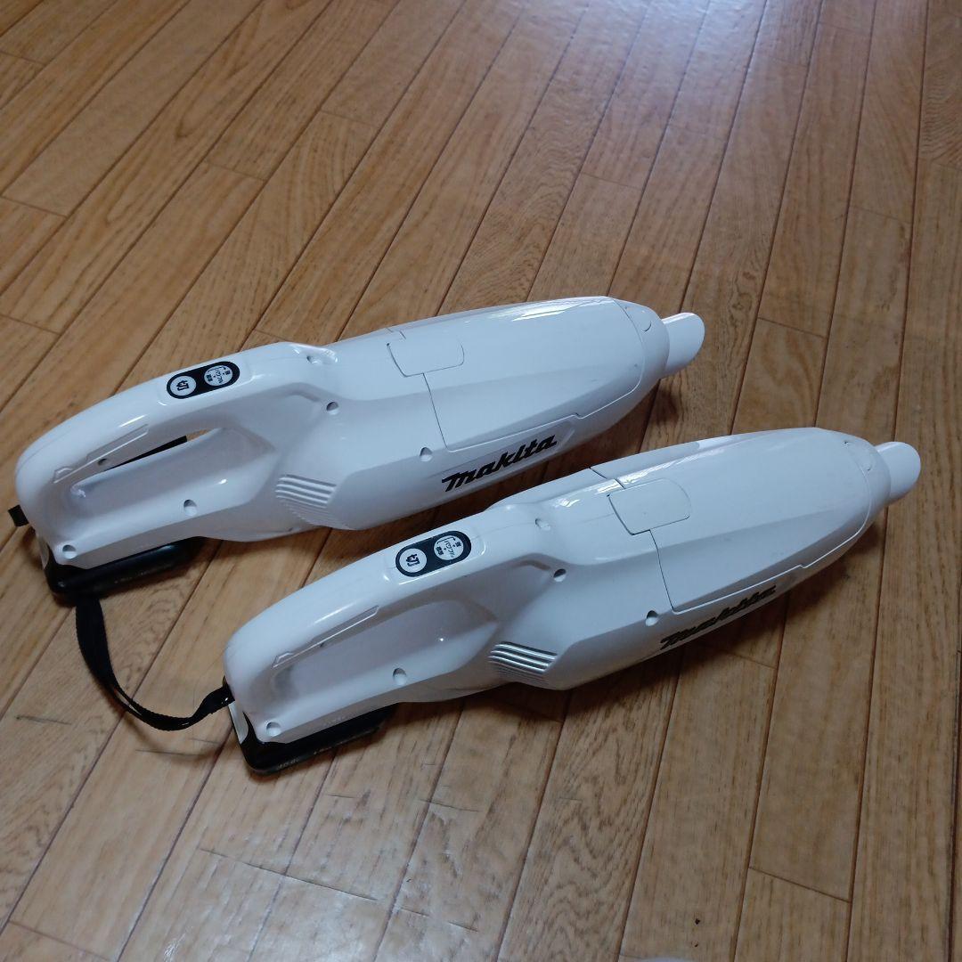 マキタ10.8V充電式クリーナー２台とバッテリ2個、充電器1台のセット品。