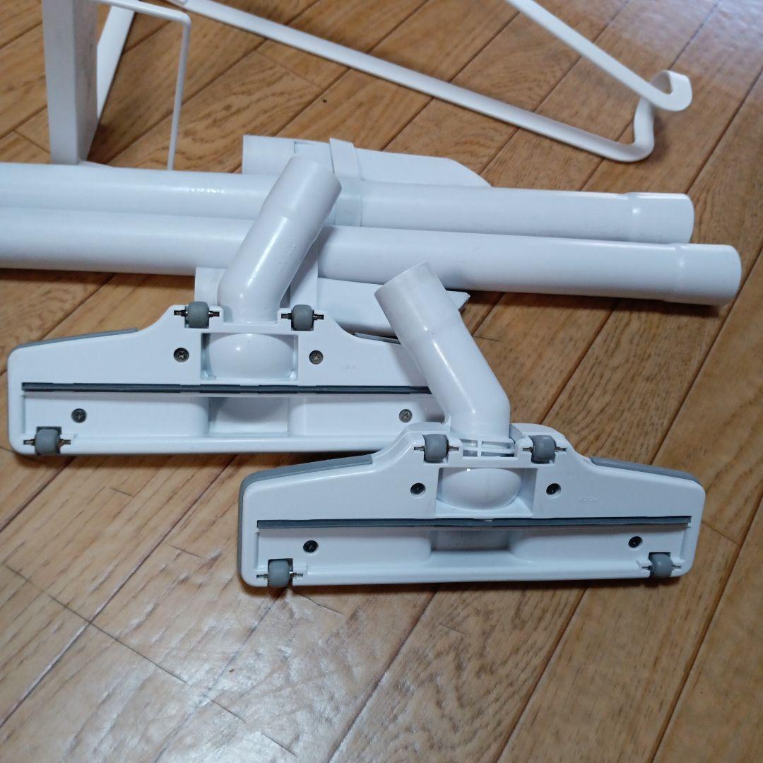 マキタ10.8V充電式クリーナー２台とバッテリ2個、充電器1台のセット品。