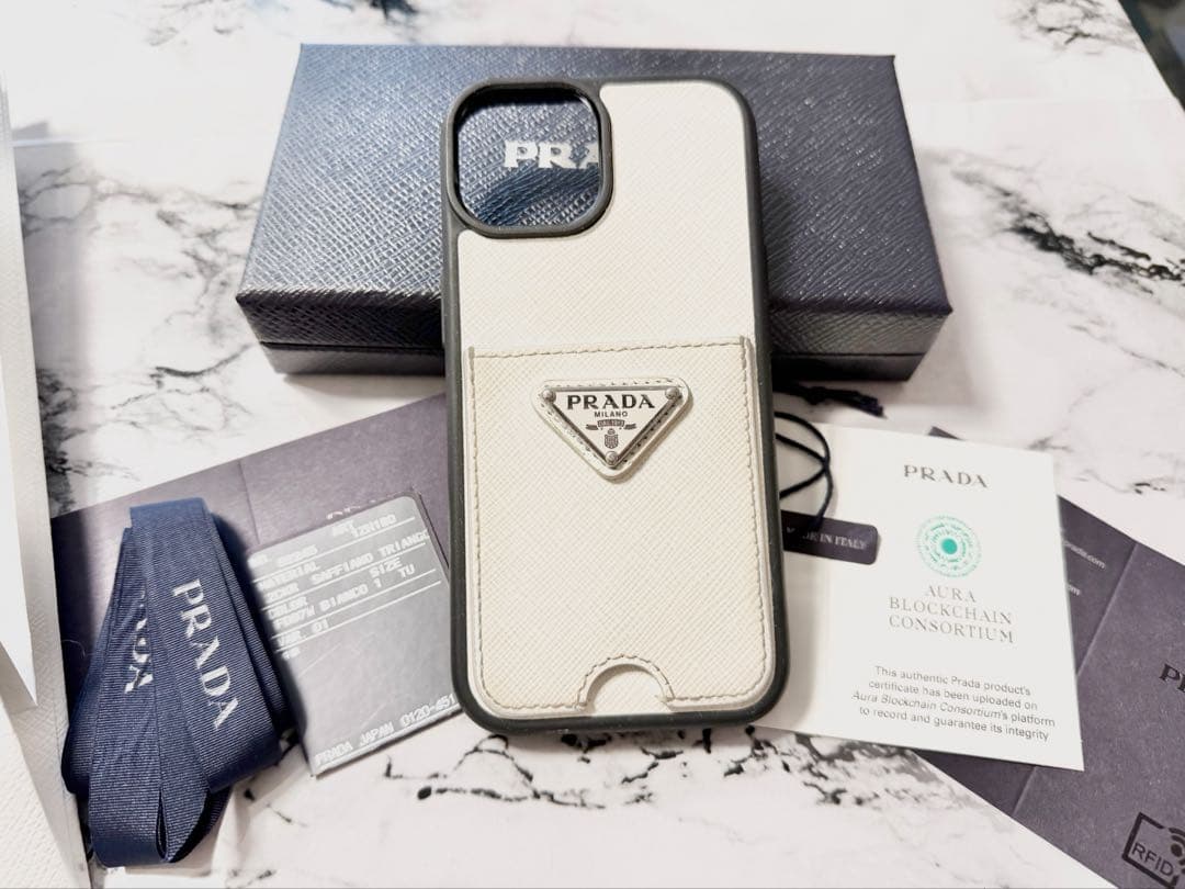 PRADA サフィアーノレザー iPhoneケース