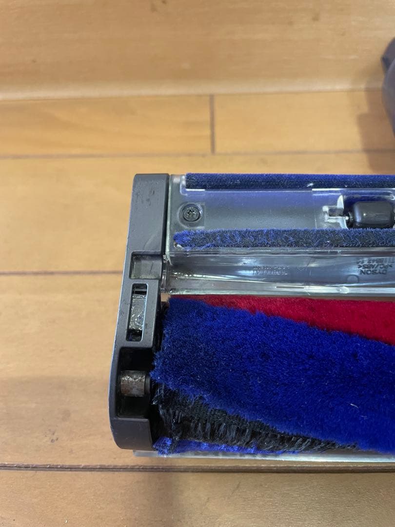 【ジャンク品】ダイソンV8 Slim Fluffy+ 　コードレスクリーナー