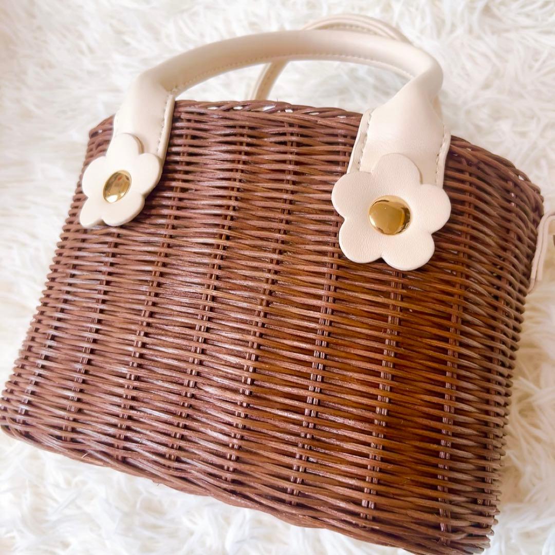 いく❣️ MARY QUANT ラタンカシメデイジー 2WAYミニトート