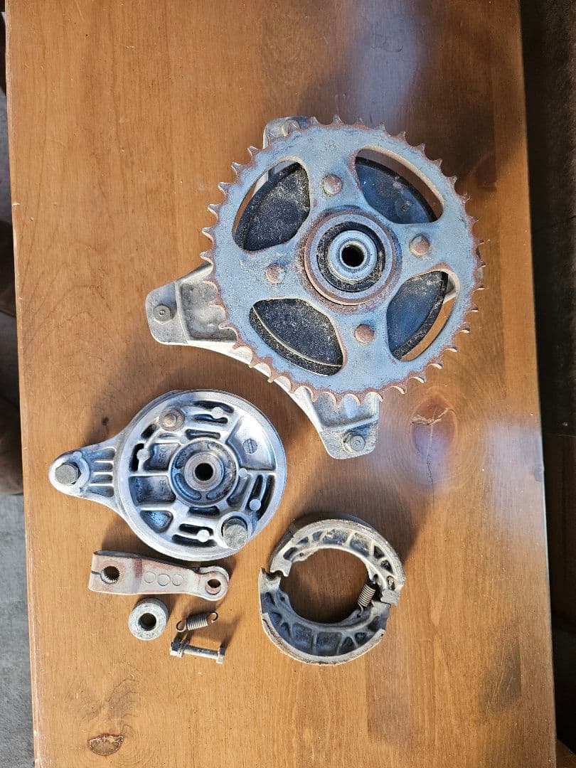 HONDA ダックス　リア　ハブ