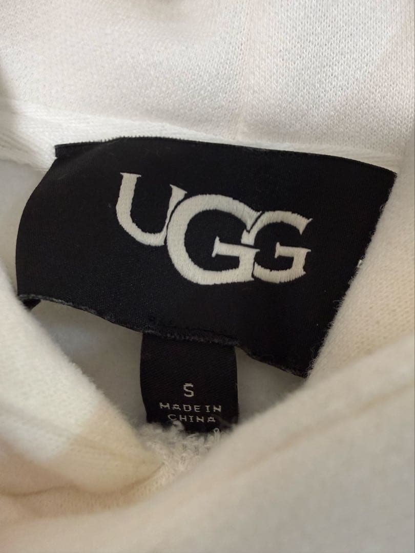 UGG アグ　ロゴ　フーディ　レディース　サイズS 新品未使用
