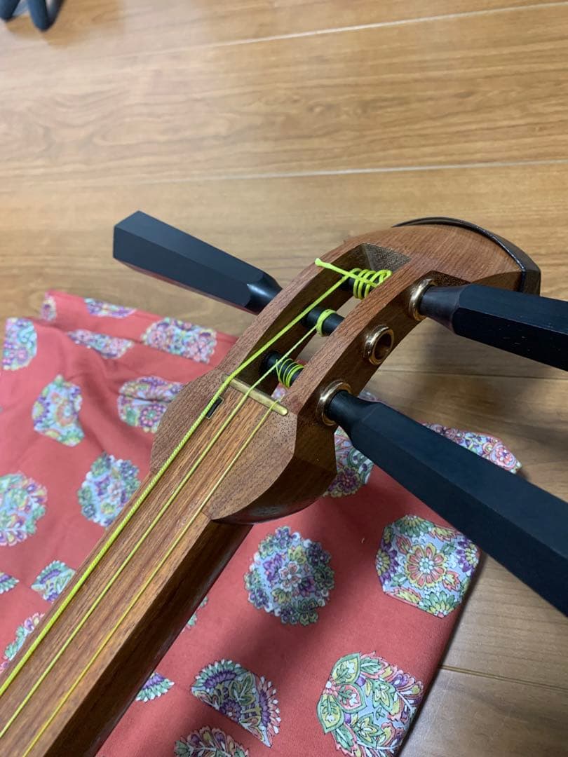 津軽三味線本体 太棹 ソフトケース付き 本皮破れ無し