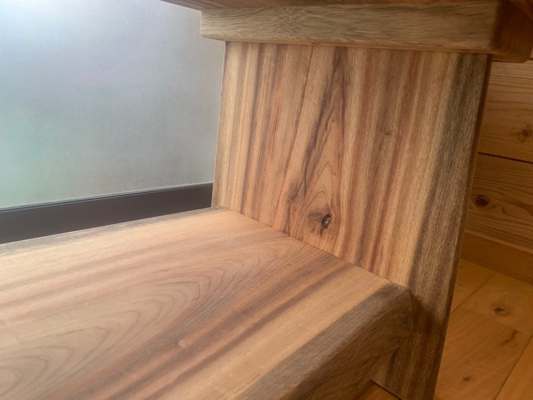 夏セール✨ワイルド❣️棚有B:楠一枚板天板厚4.2㎝サイドテーブル、TV台、飾り棚