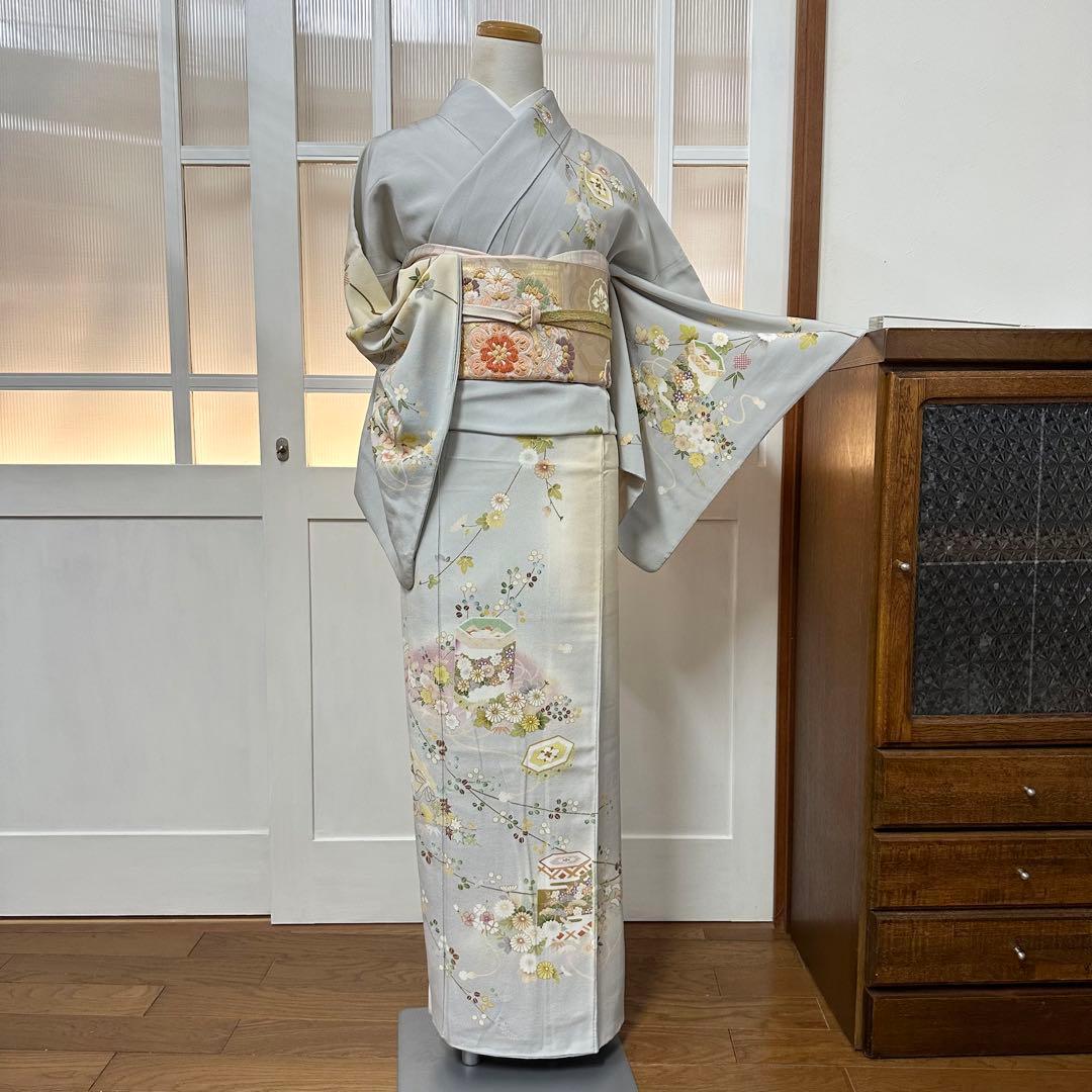 し*ず様 付下げ　袷　正絹　　薄雲鼠色・薄黄色　暈し　貝桶・檜扇　身丈168裄7