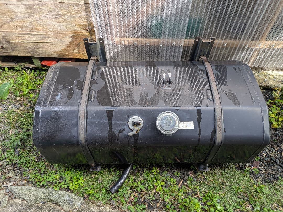 三菱ふそう 大型トラック燃料タンク 300リットル