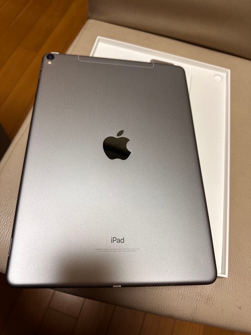 iPad スペースグレー 本体 (第8世代)32GB
