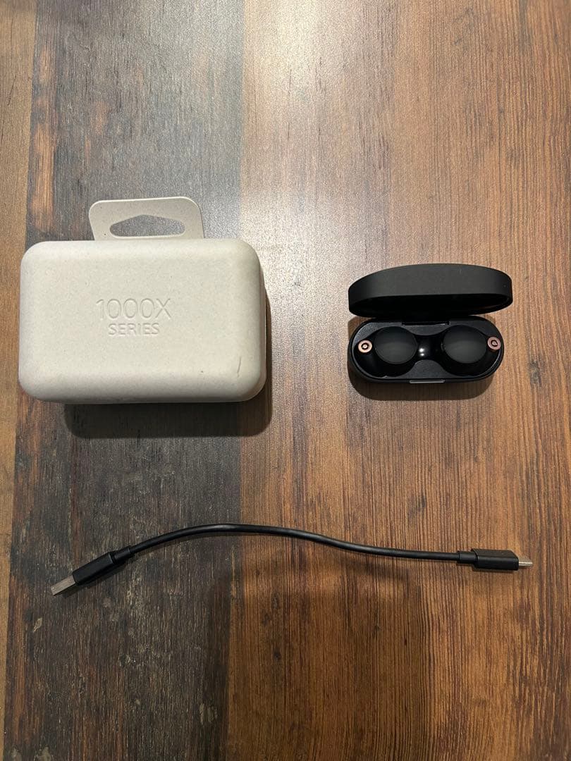 SONY WF1000XM4 ワイヤレスイヤフォン 充電ケース付き