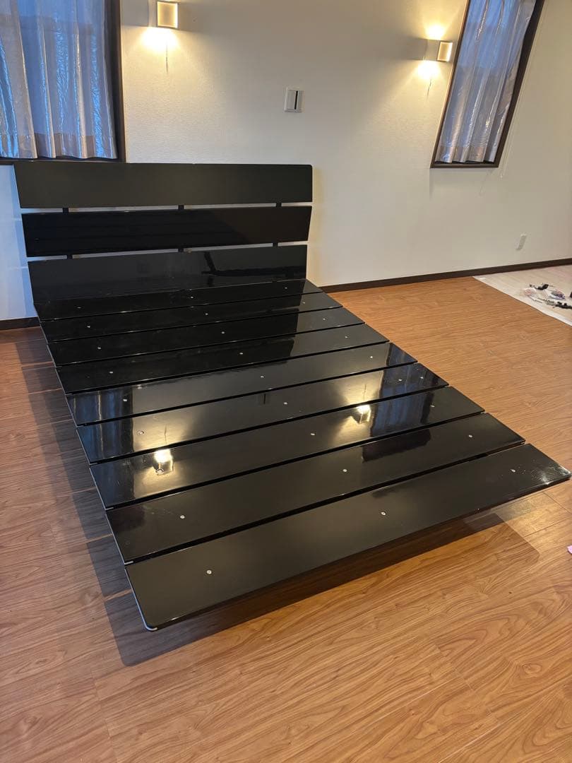 【引取り希望】クイーンサイズ　ベッドフレーム