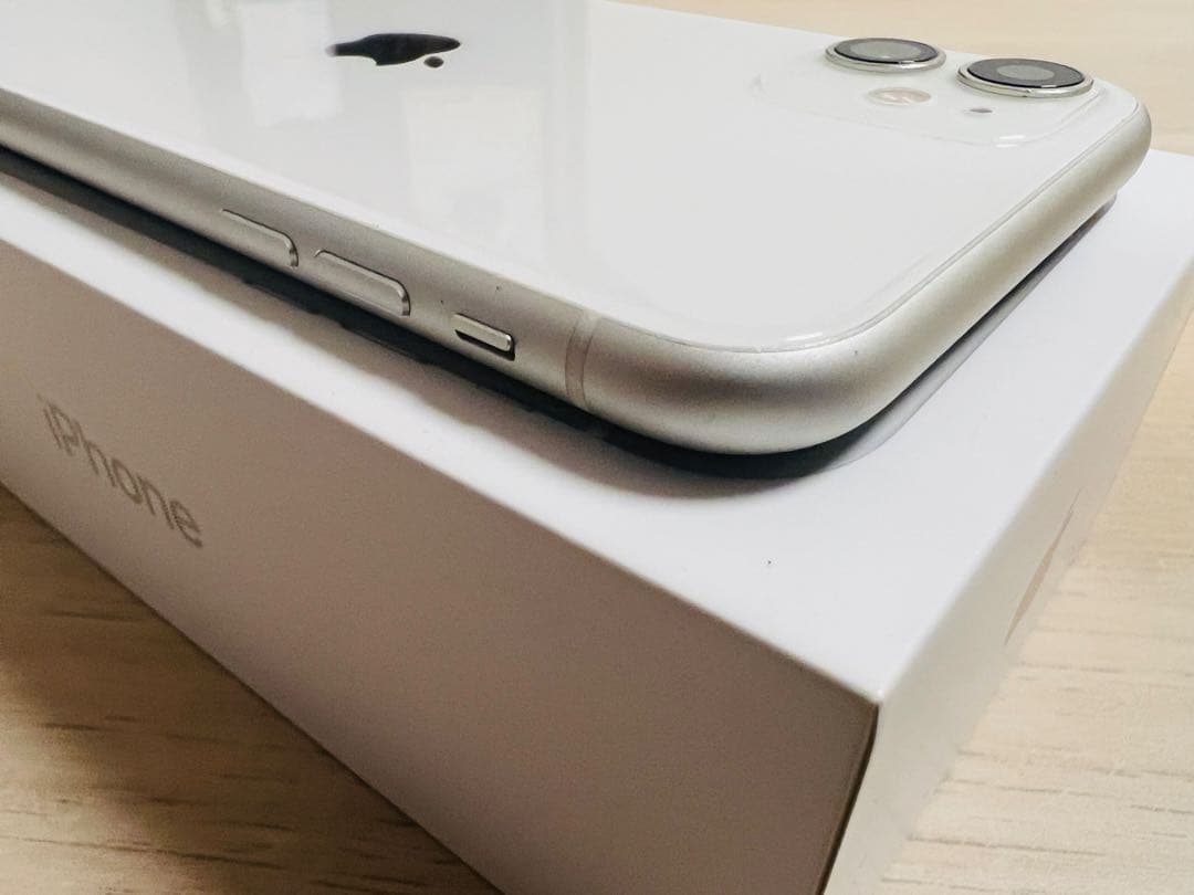 極美品　Apple iPhone 11 ホワイト
