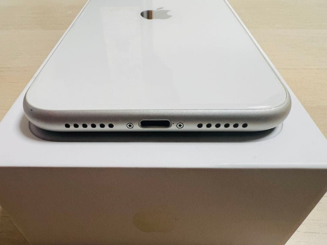 極美品　Apple iPhone 11 ホワイト