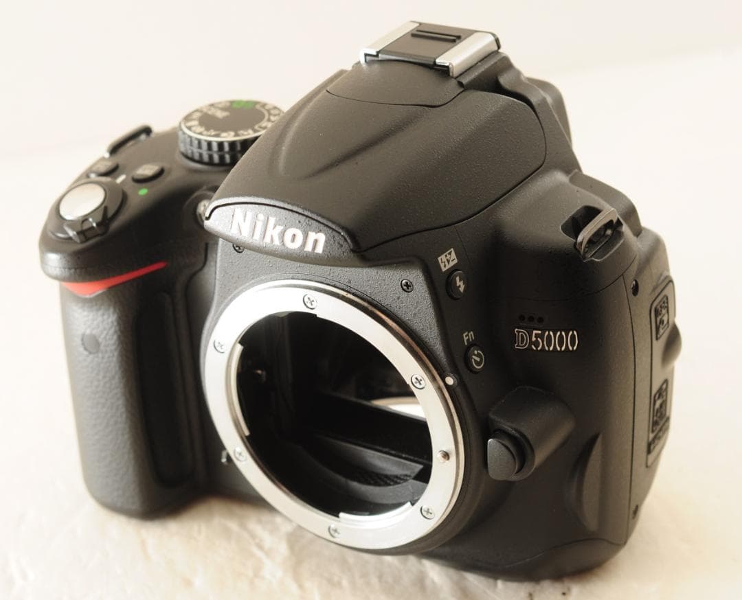 中古美品 Nikon ニコン D5000ボディ SC:1215回