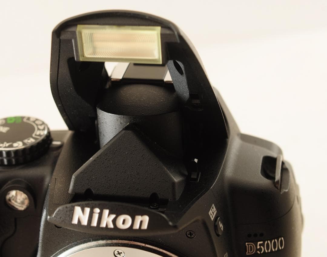 中古美品 Nikon ニコン D5000ボディ SC:1215回