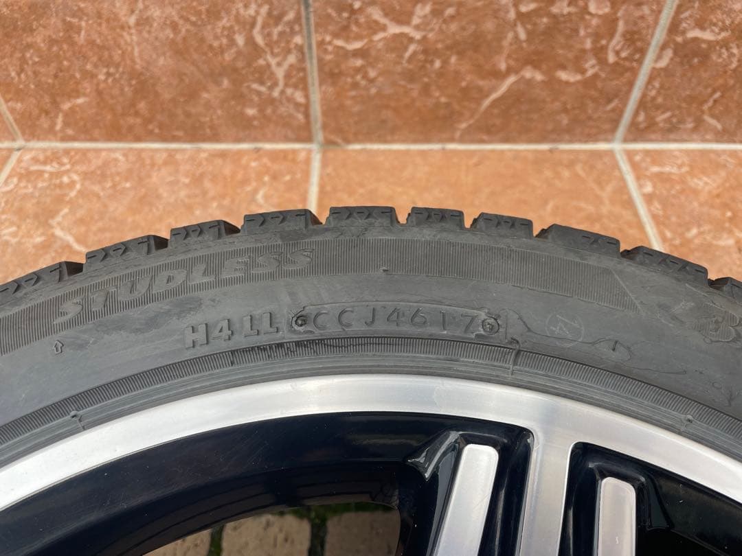 超美品　AMG純正18インチアルミスタッドレスタイヤ４本セット