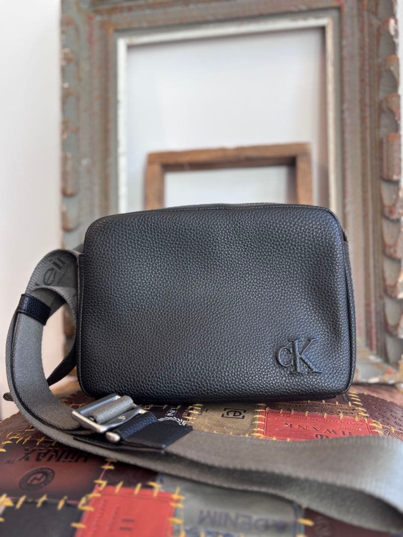 極美品☆  カルバンクライン黒レザー ショルダーバッグ