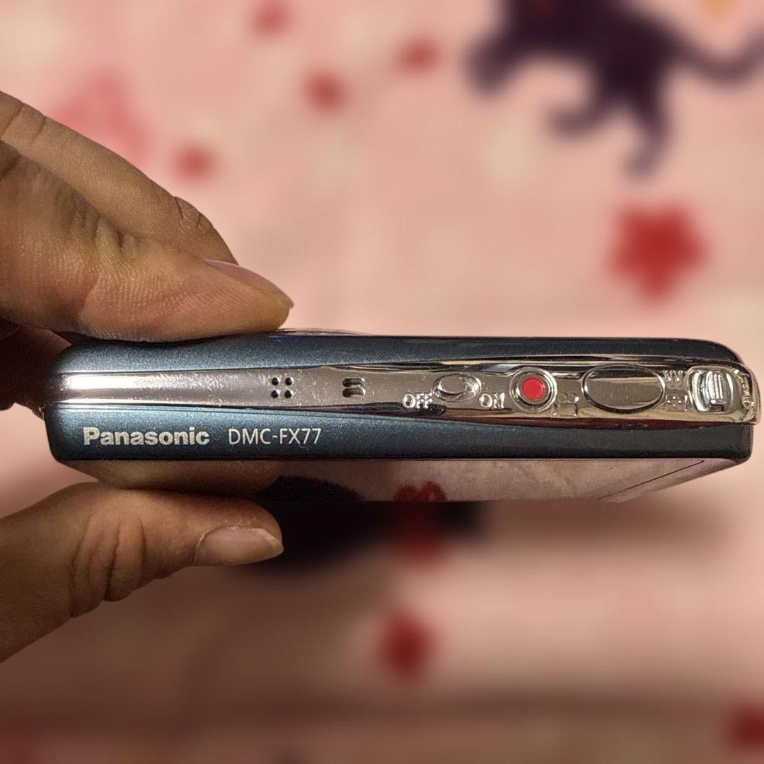 Panasonic LUMIX DMC-FX77 コンパクトデジタルカメラ
