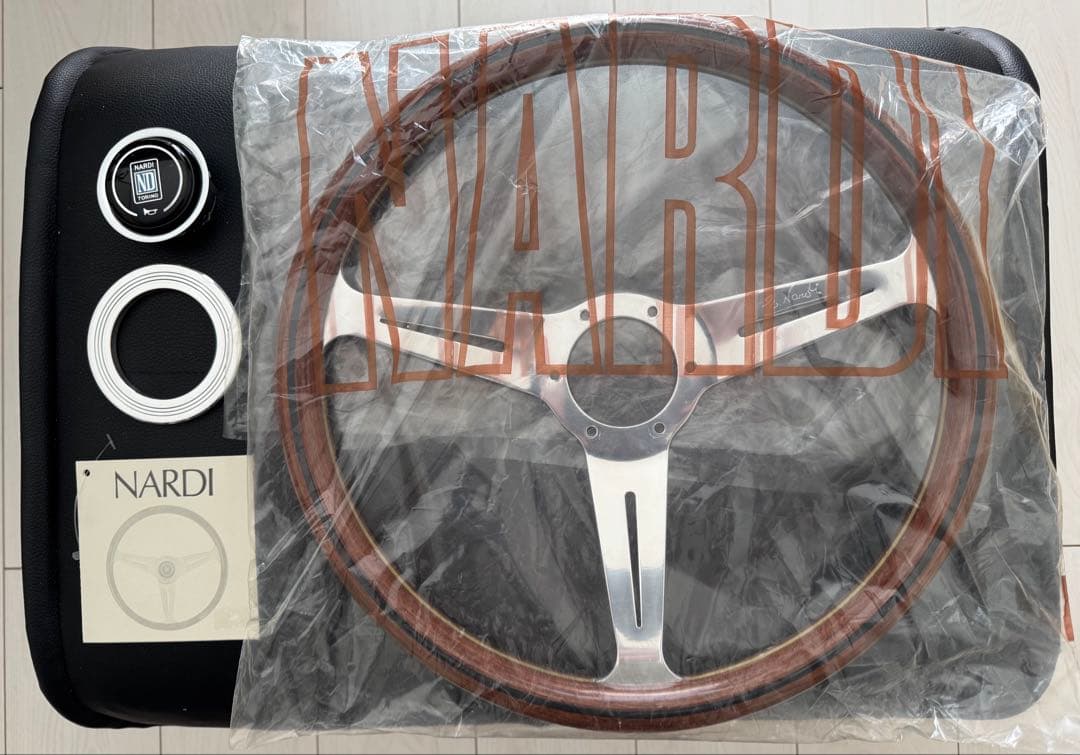 ナルディウッド3本スポークステアリング