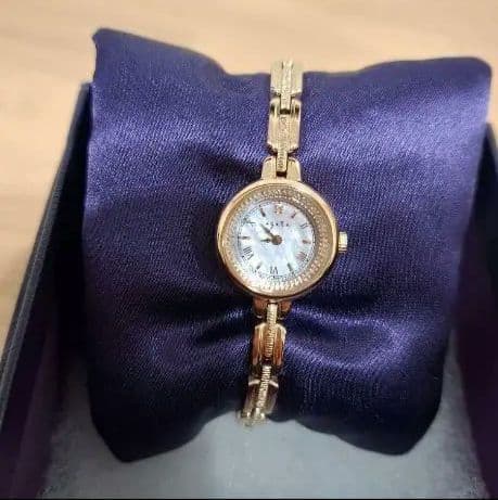 アガット　腕時計　ソーラー電池　シャンパンゴールド