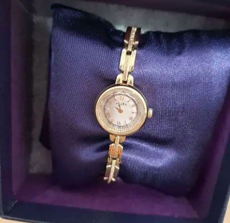 アガット　腕時計　ソーラー電池　シャンパンゴールド