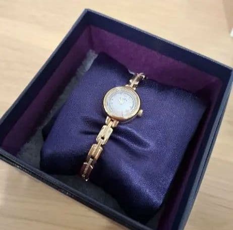 アガット　腕時計　ソーラー電池　シャンパンゴールド