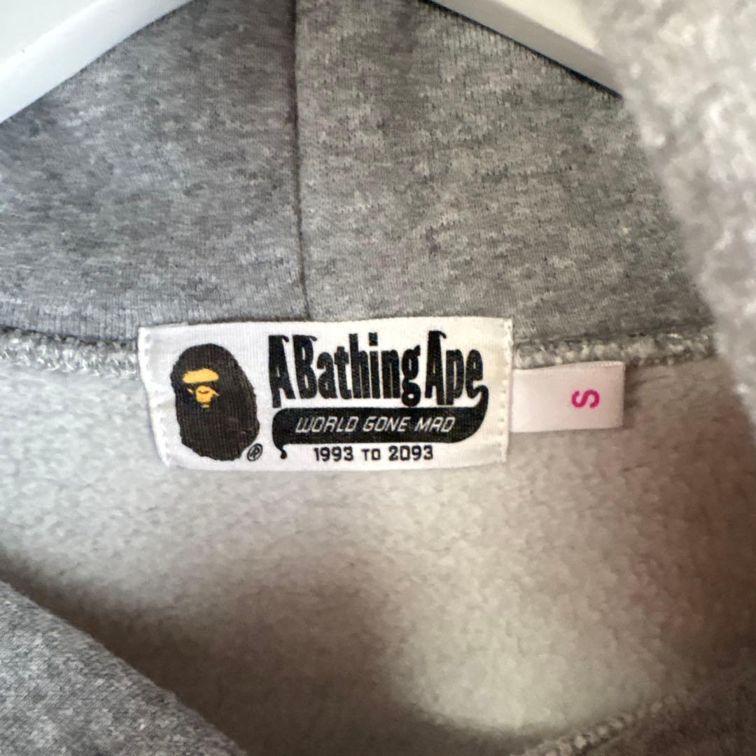 最終値下げ　貴重　A BATHING APE グレー パーカー ピンク　短丈　S