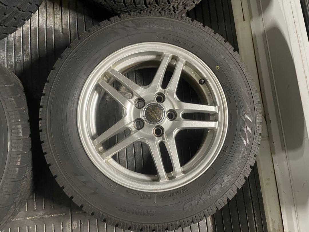 195/65R15 バリ溝　スタッドレスアルミセット 美品　トヨタ純正ナット対応