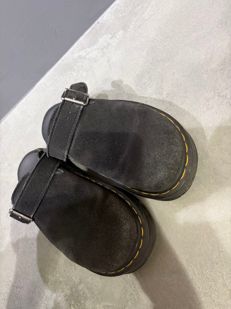 黒 スエード サンダル バックストラップ付き