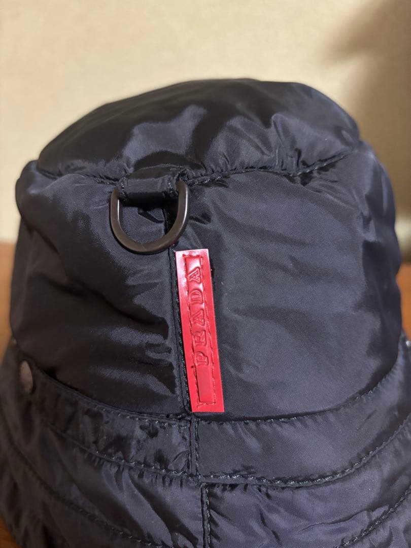 PRADA プラダスポーツラバーロゴパッチ ナイロン バケットハット 帽子耳当て