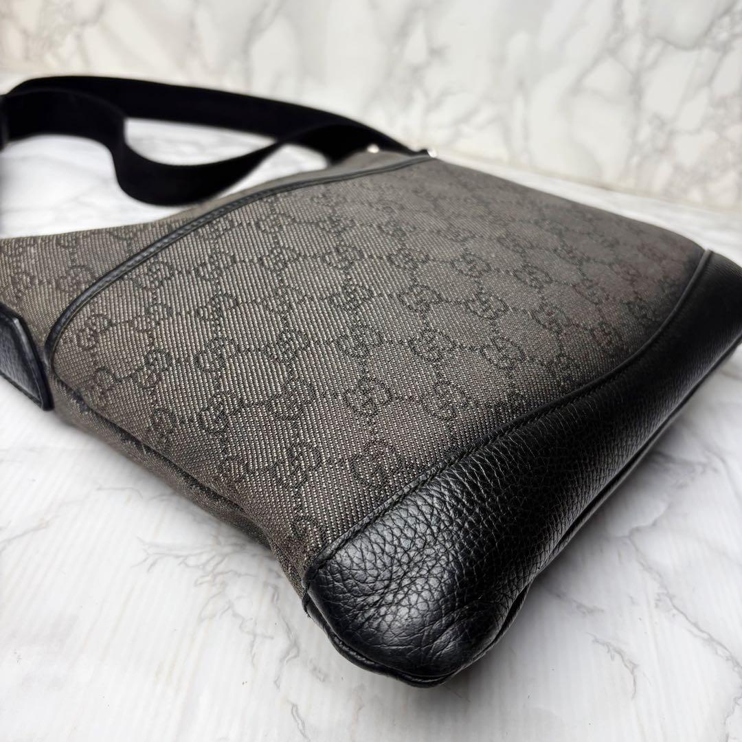 011 GUCCI ショルダーバッグ 斜めがけ GGキャンバス xe2