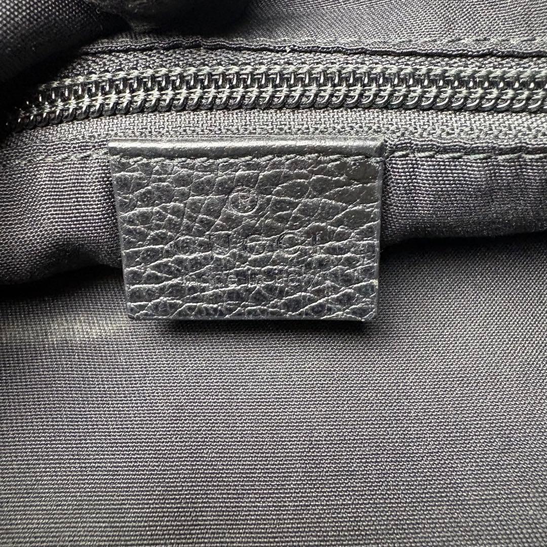 011 GUCCI ショルダーバッグ 斜めがけ GGキャンバス xe2